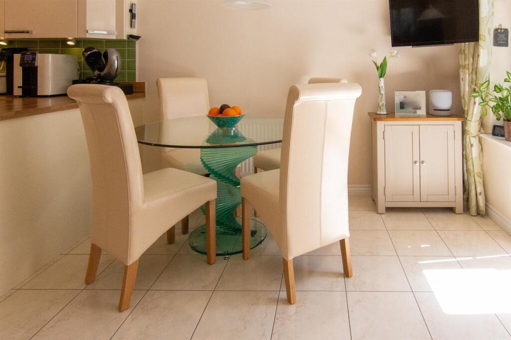 42 St Pauls - Dining area-2.jpg