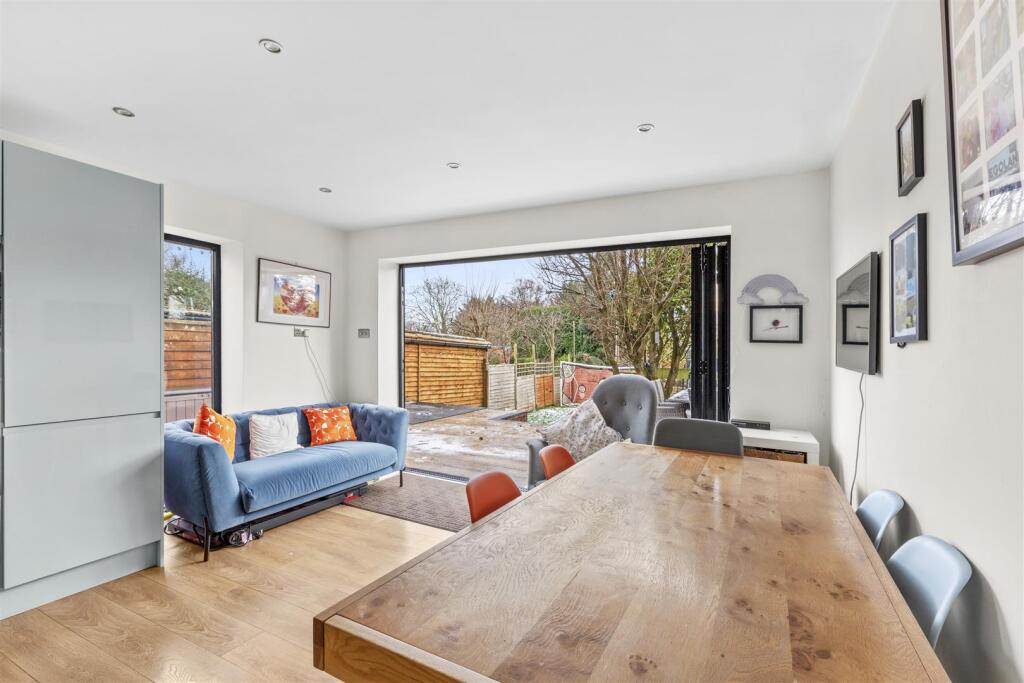 101 Cressex Rd, HP12 4PS-10.jpg