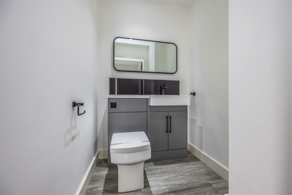 38a Five Heads Road, Horndean-Small-PorticoMarketi