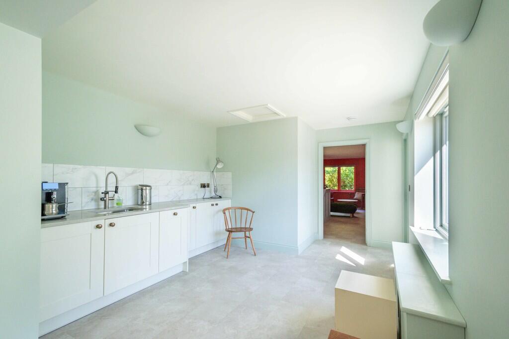 9a Chapel Street-...