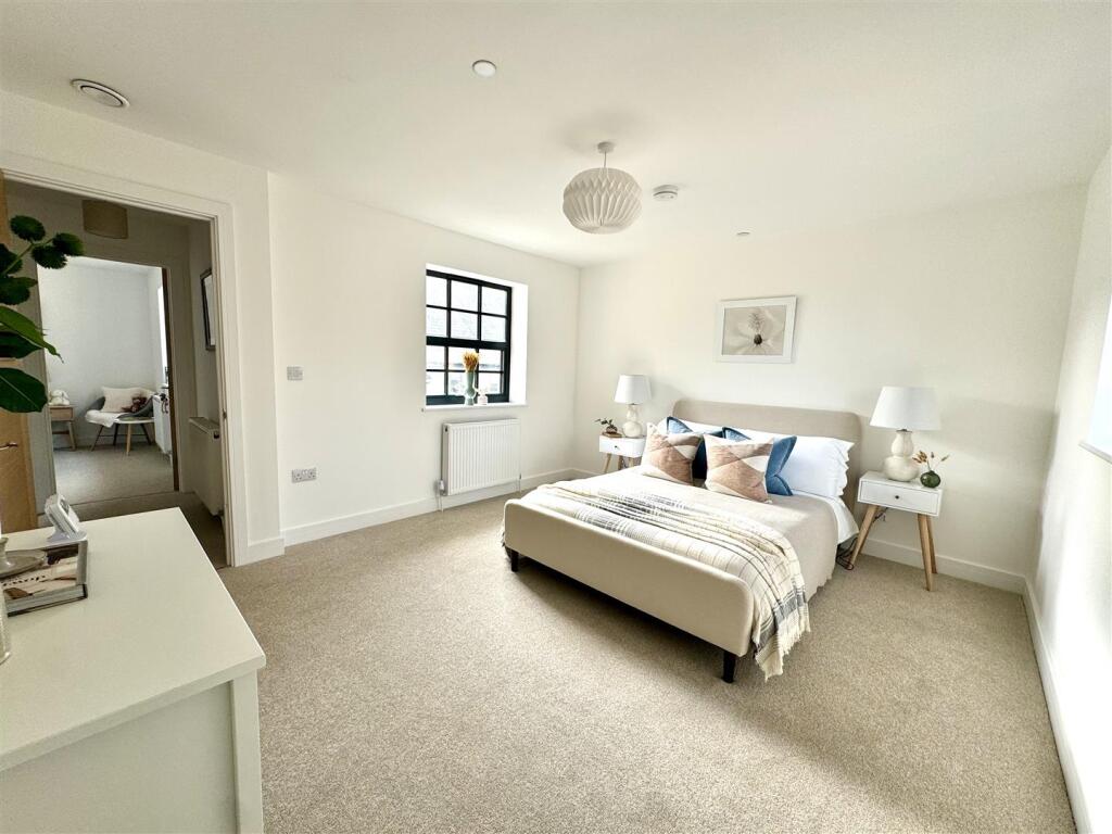 BEDROOM 2