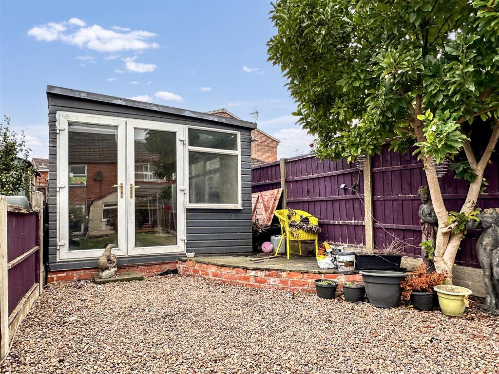 Large Summer House/ Garden Room 553