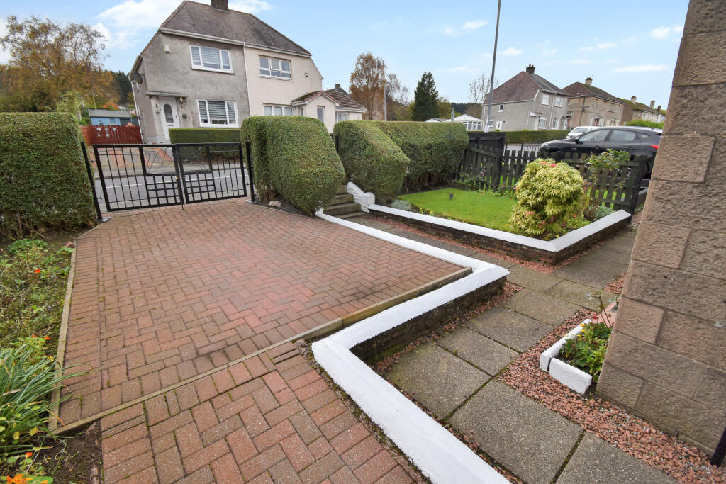 FRONT GARDEN