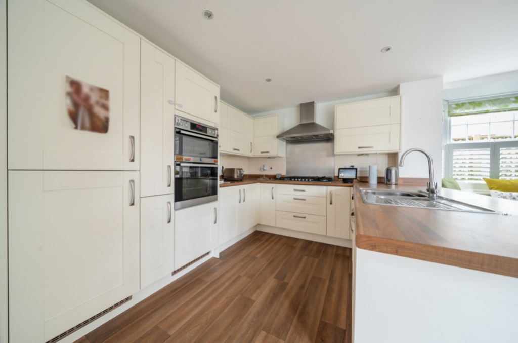 1 Stratten Park_edit