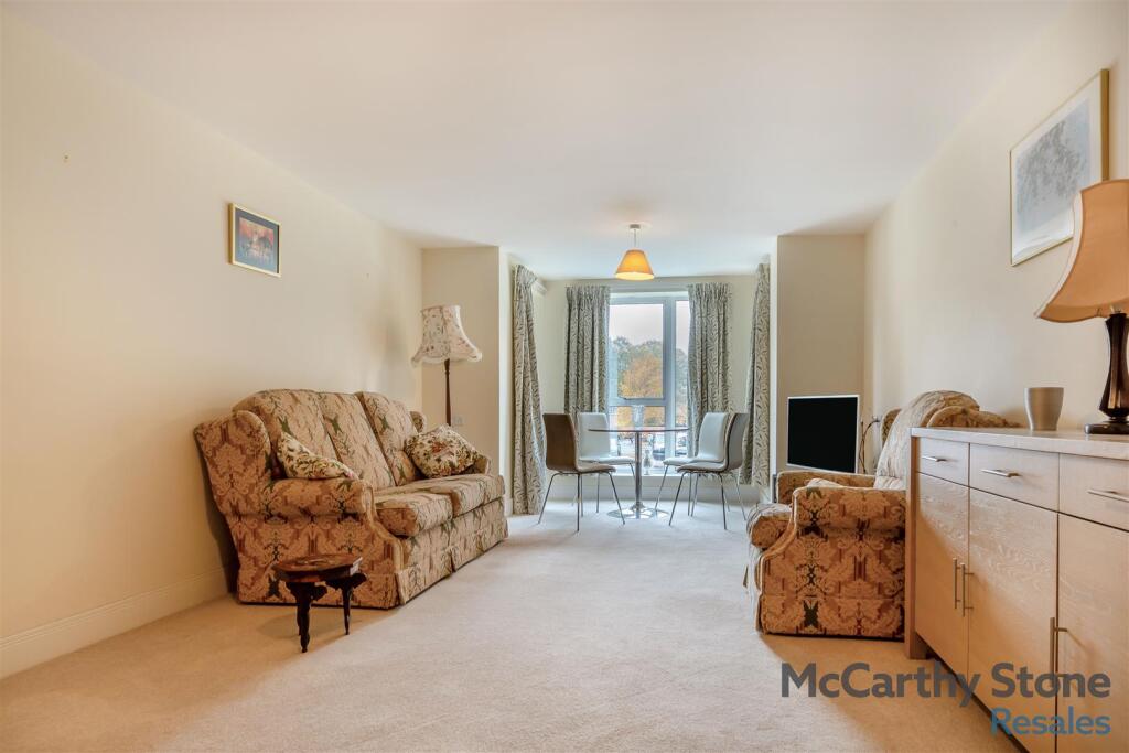 8666885-interior08.jpg