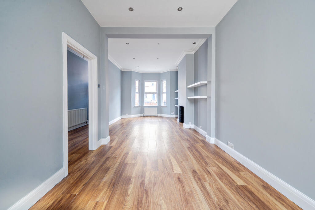 1300814-8-683973b...