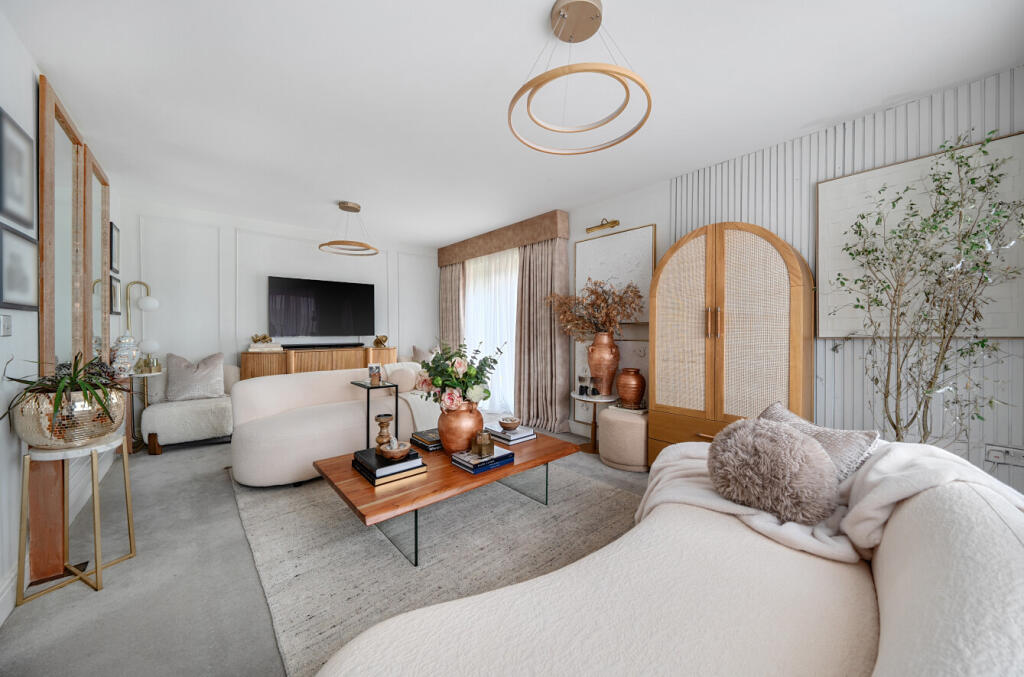 1304098-11-683f1b...