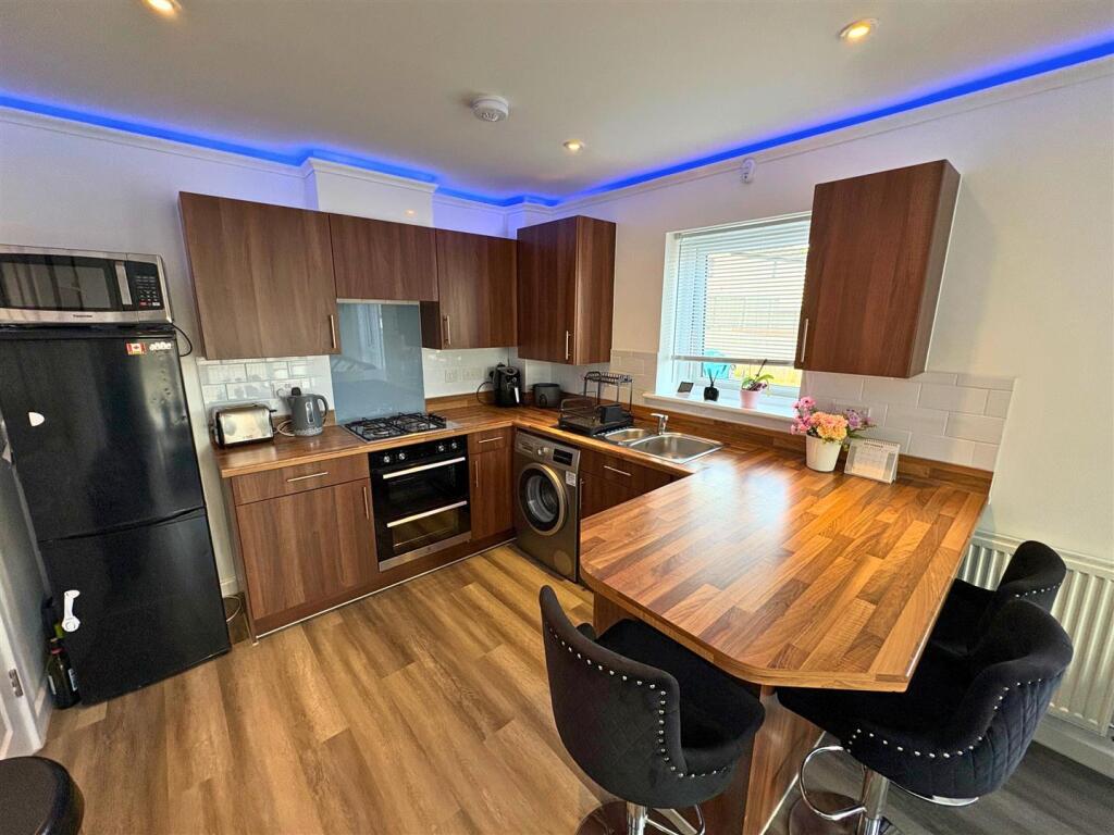 Kitchen b (edit).jpg
