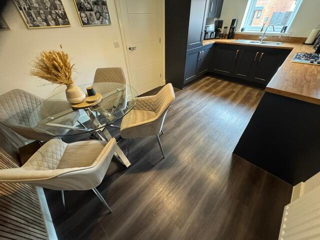 KITCHEN / DINER