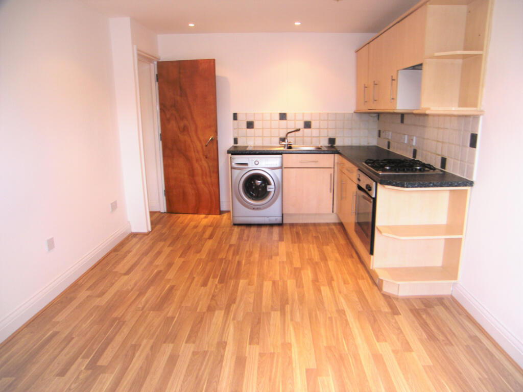 KITCHEN-LOUNGE