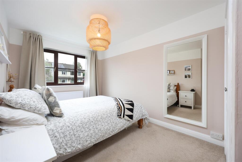 7 Niebull Close 15.JPG