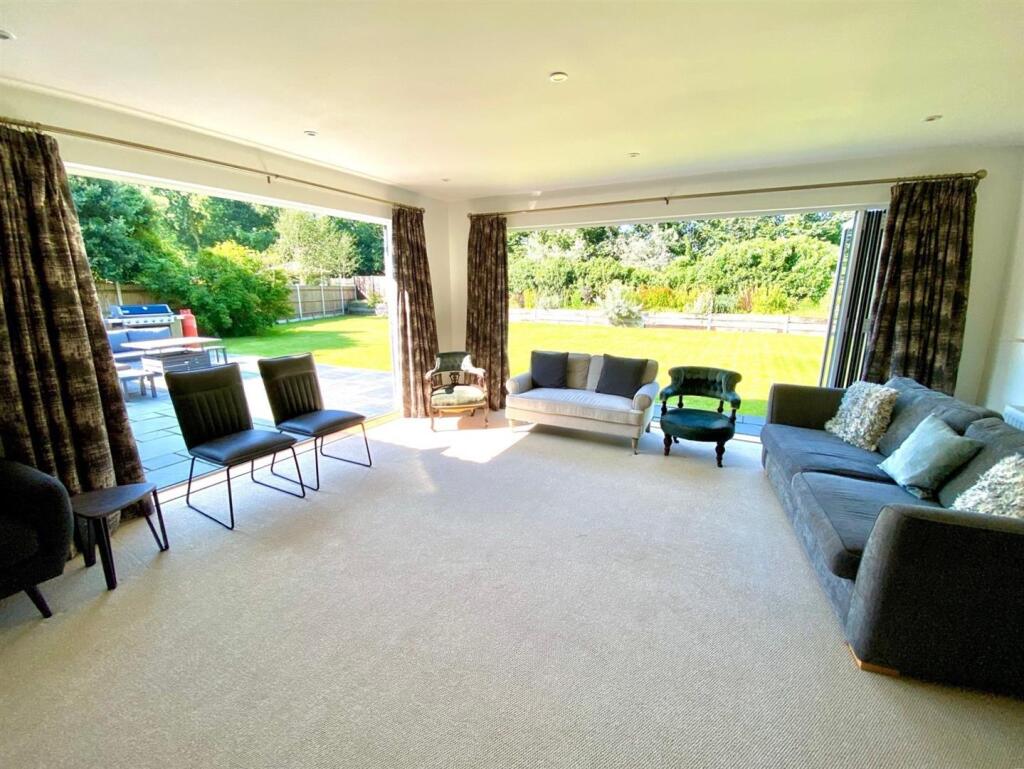 Lounge Area.jpg