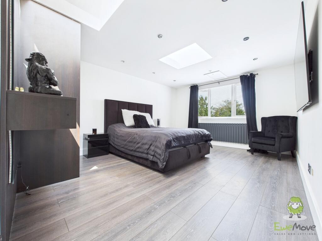 CAM01543G0-PR0142-STILL015