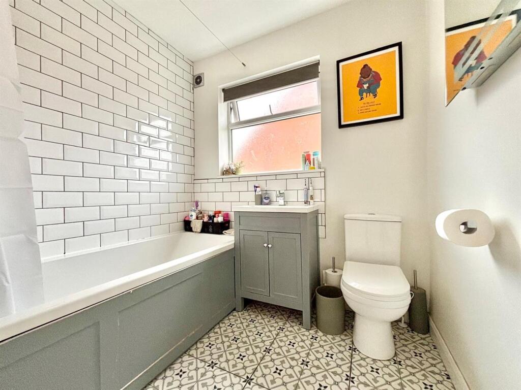 WhatsApp Image 2025-10-31 at 15.07.30_05427e4a.jpg