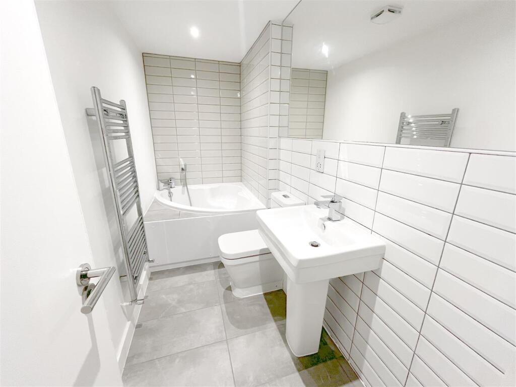 Bathroom.JPG