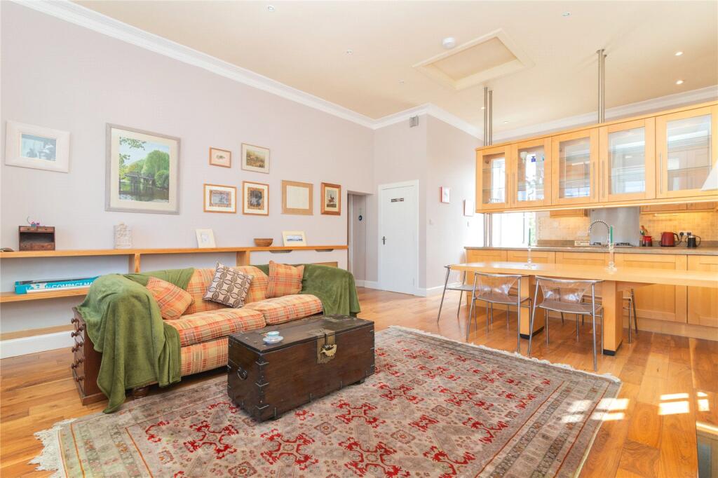 Dining/Kitchen Area
