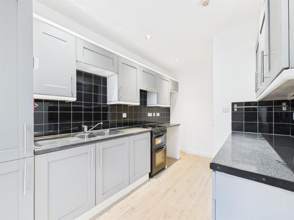 Kitchen:
