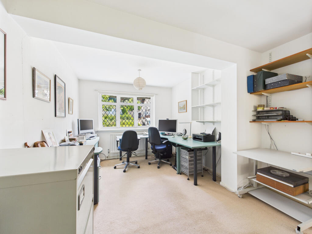 CAM01354G0-PR0550-STILL002