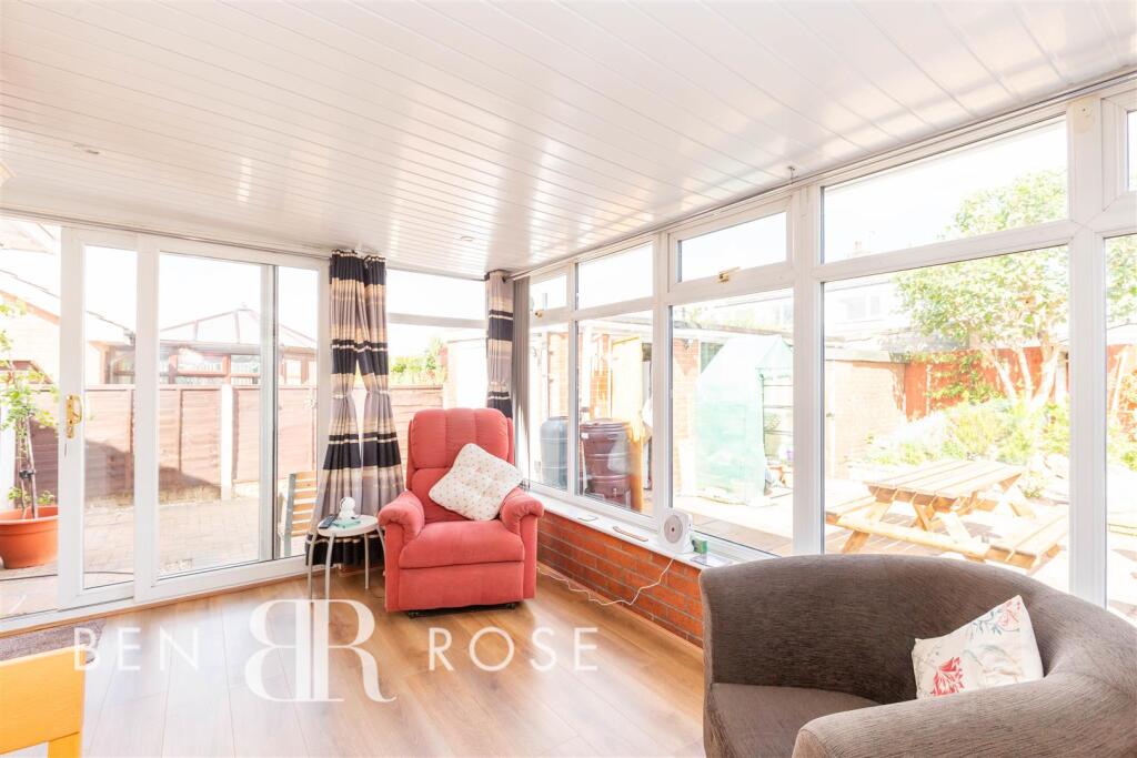 Conservatory/Dining Room