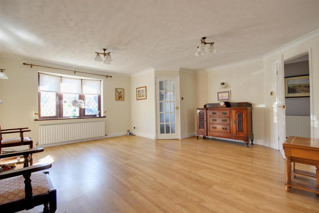 Conifer Close (12).jpg