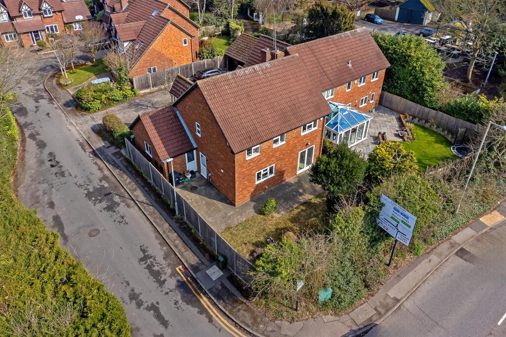 14HavercroftClose-3.jpg