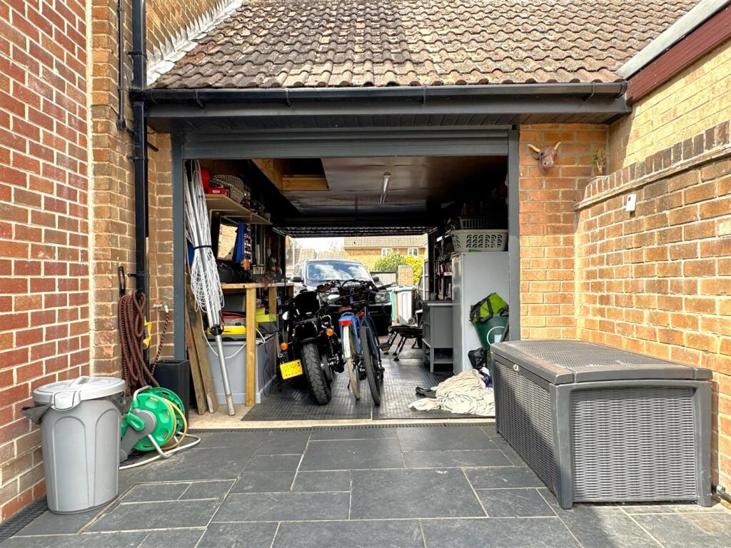 Integral Garage With Front &amp; Rear Doors 362