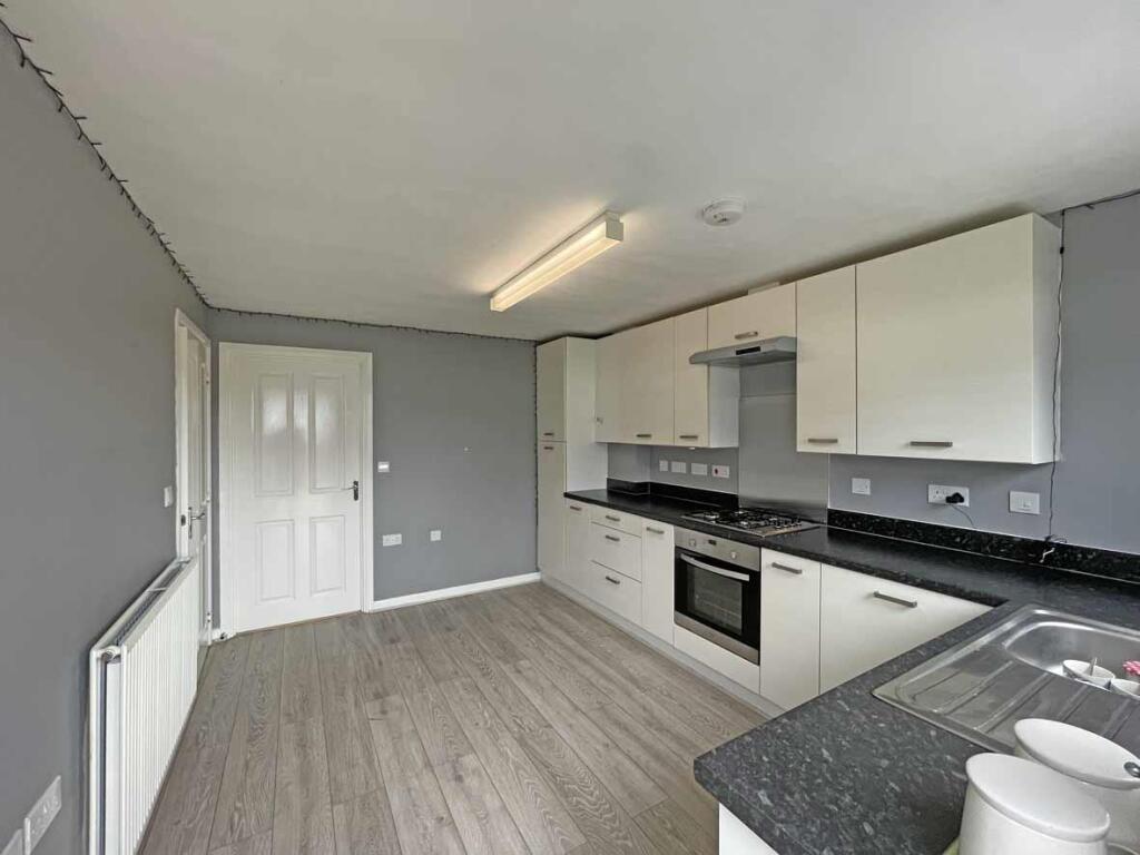 Yellowmead Road 40 Kitchen 2.jpg