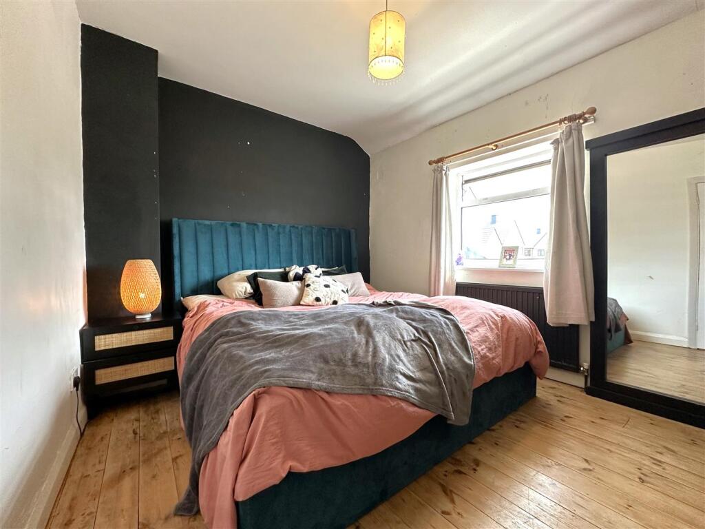 Master Bedroom 884