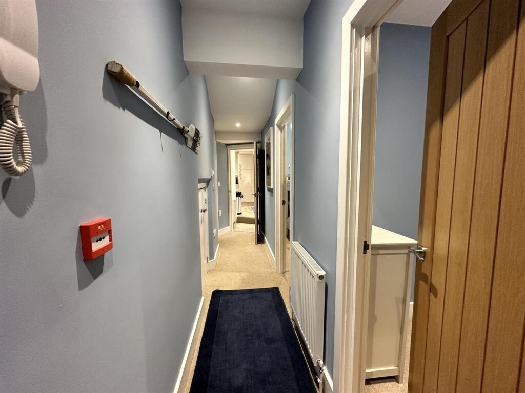 Hallway.JPEG