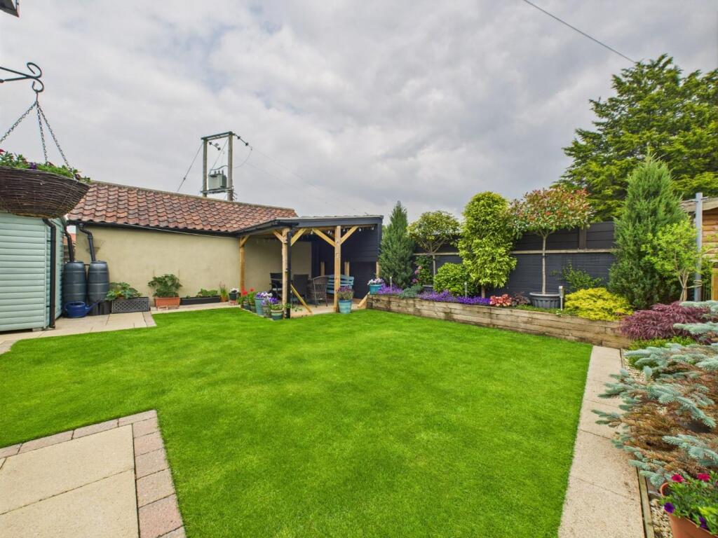 CAM04169G0-PR0105-STILL025.jpg