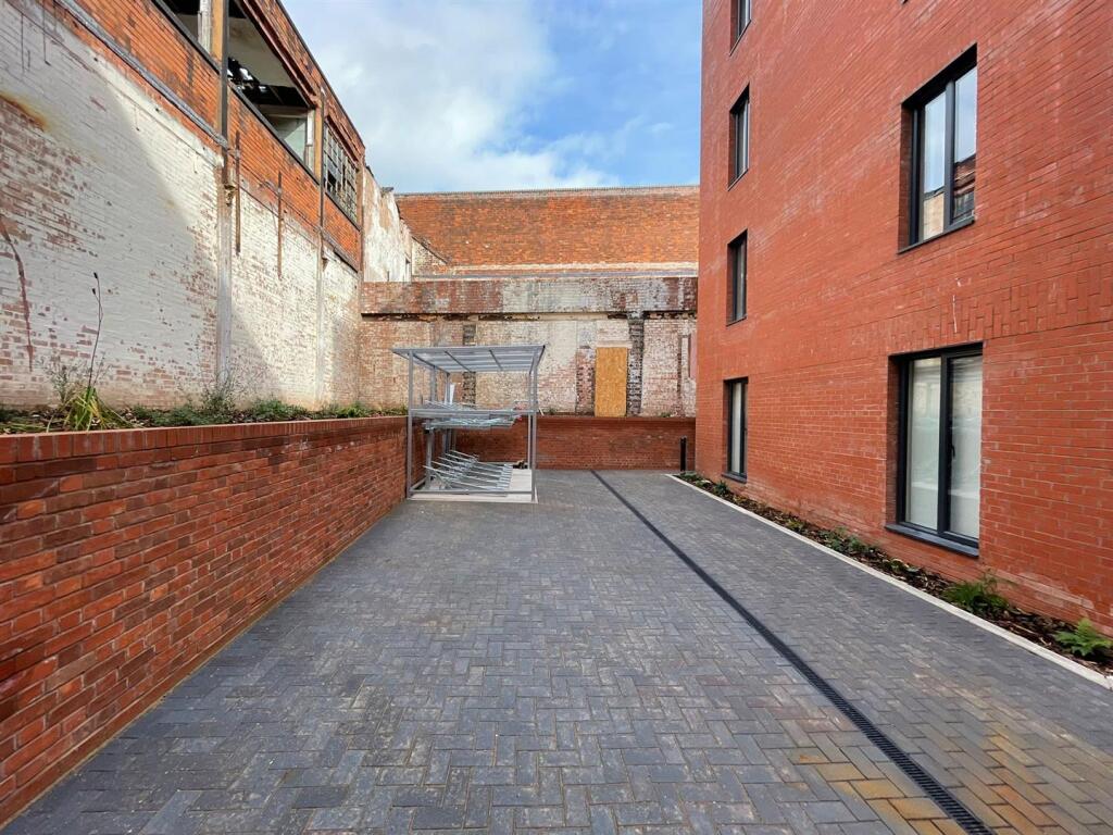 Courtyard 4.jpg