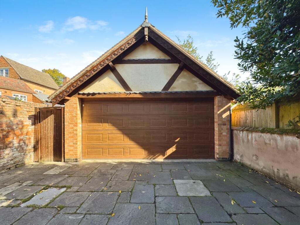 Garage and Parking.jpg