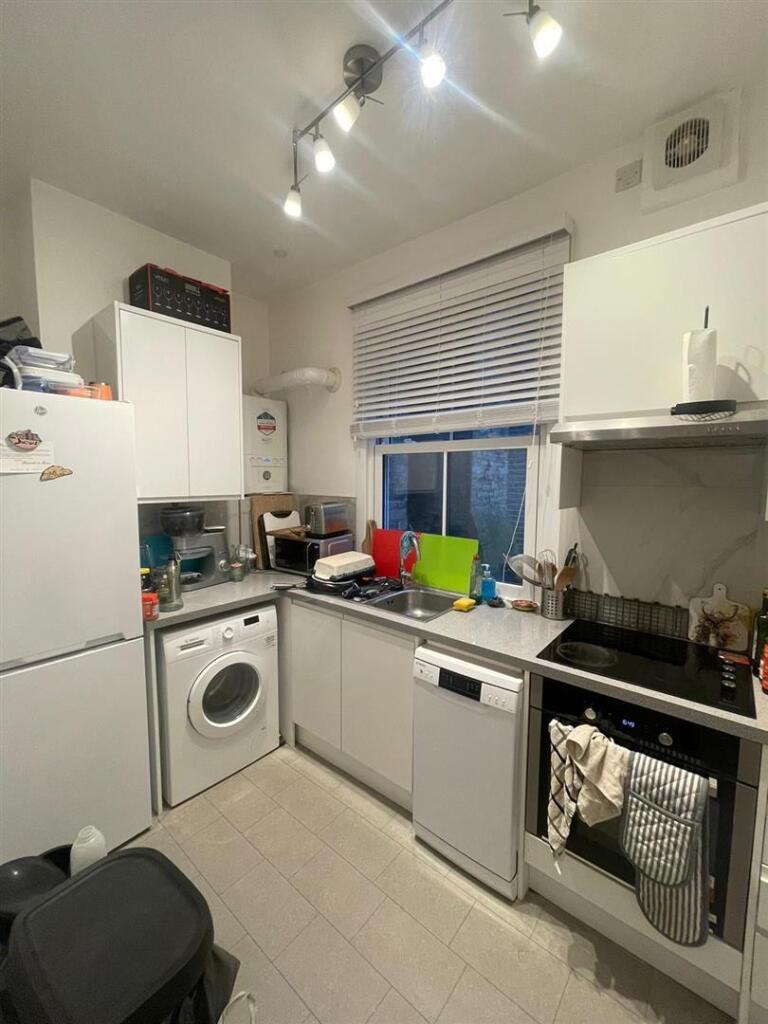 kitchen 2.jpg