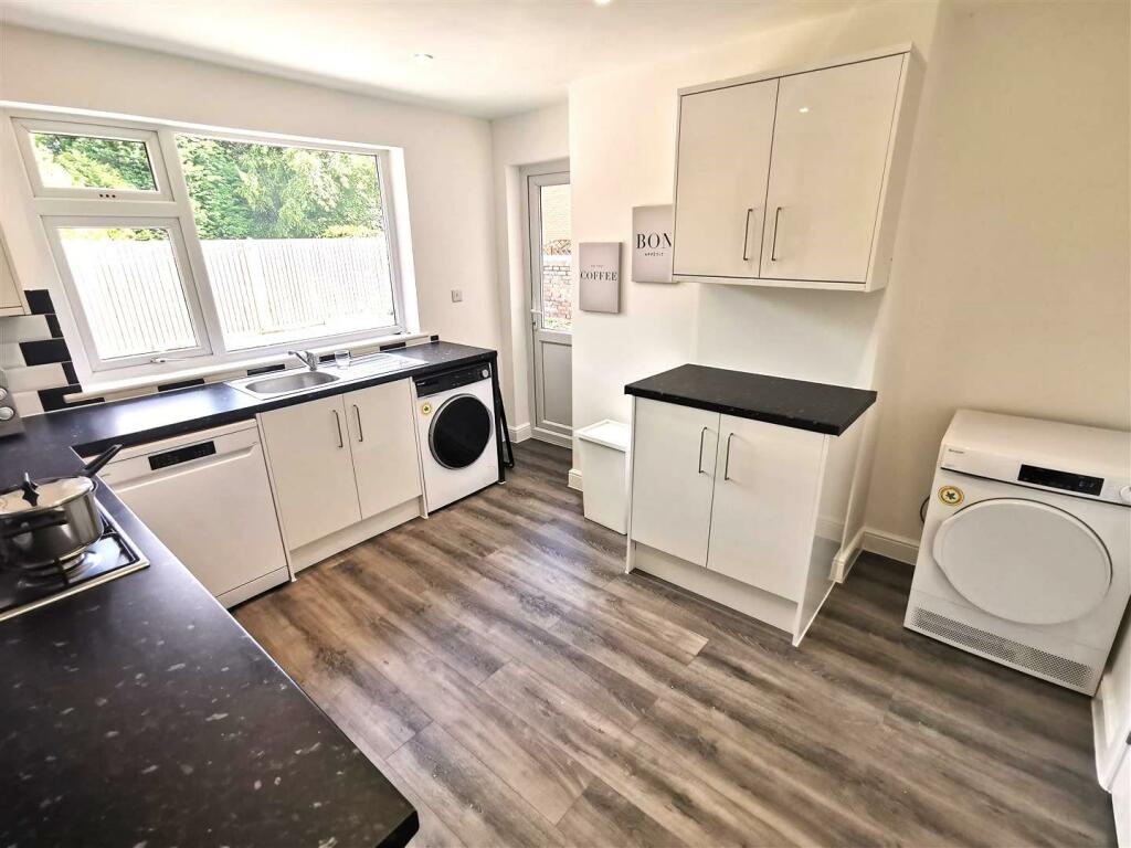 Kitchen 4.jpg