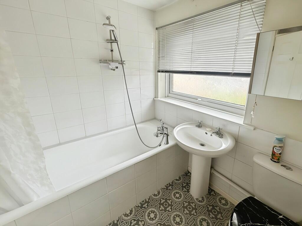 8dc60735-WhatsApp...