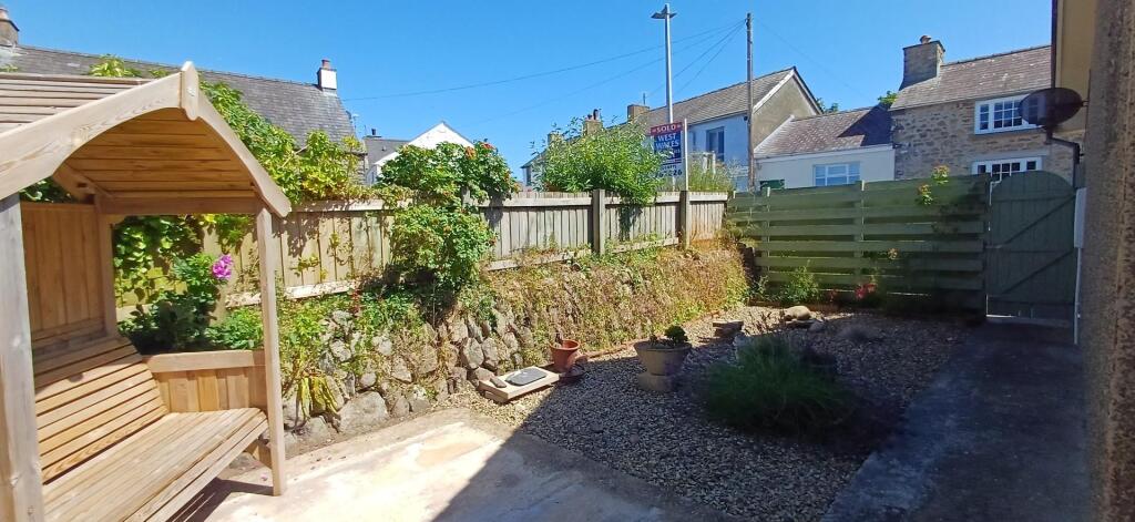 5 bryn right garden.jpg