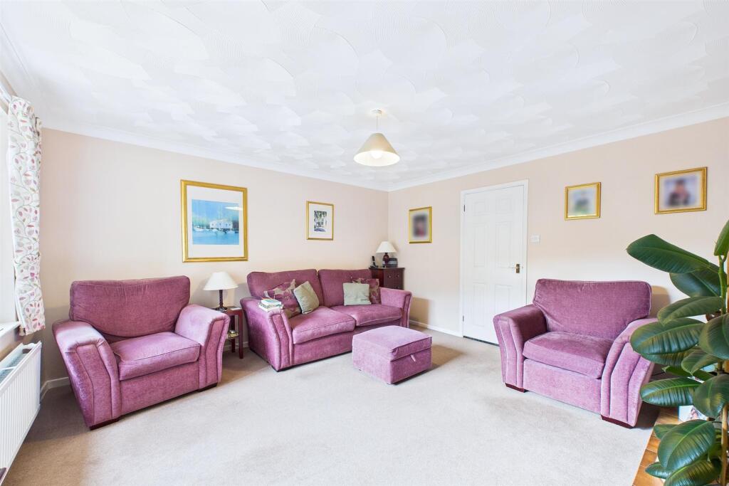 Living Room.jpg