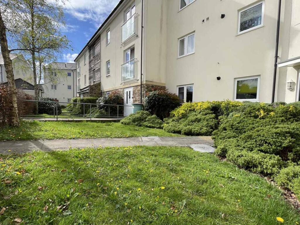 Samuel Bassett Avenue 10 - Garden.jpg