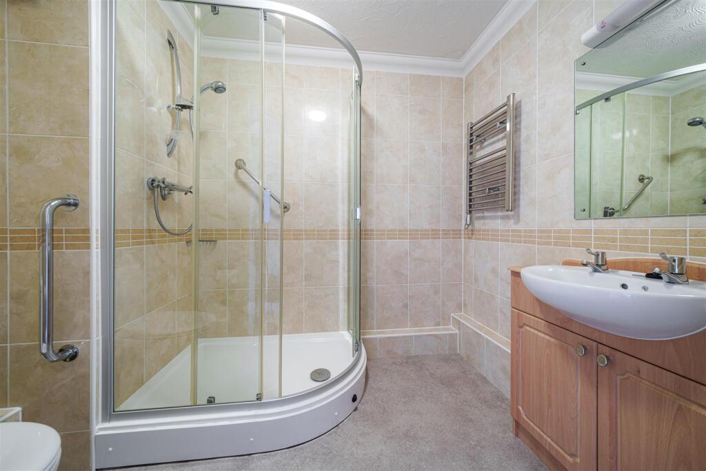 Shower Rm.JPG