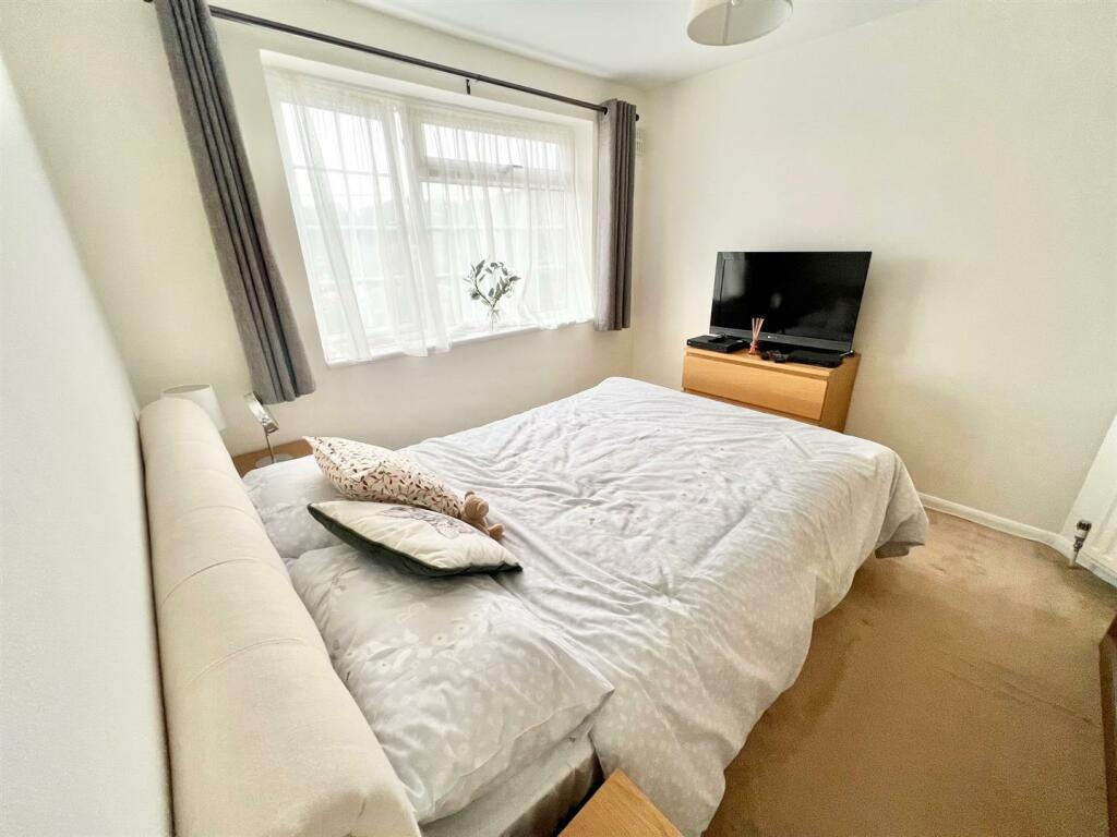 bed2a.jpg