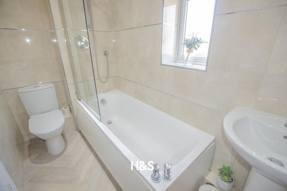 10 kineton croft - bathroom..jpg