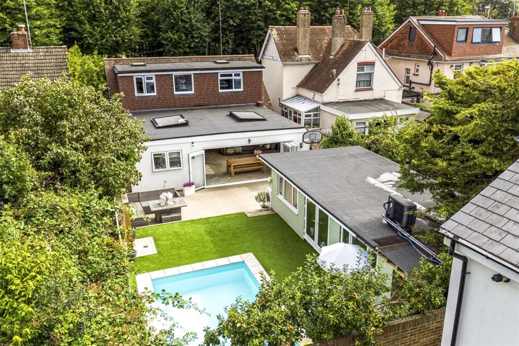 Chesswood Road, 9_006.JPG