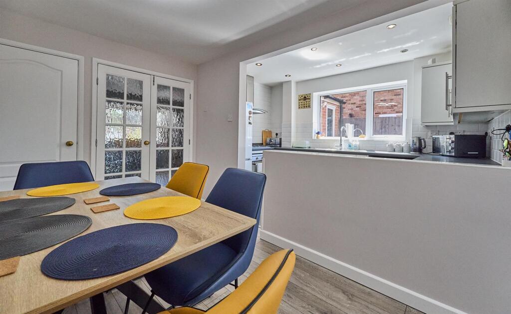 FITTED DINING KITCHEN TO REAR