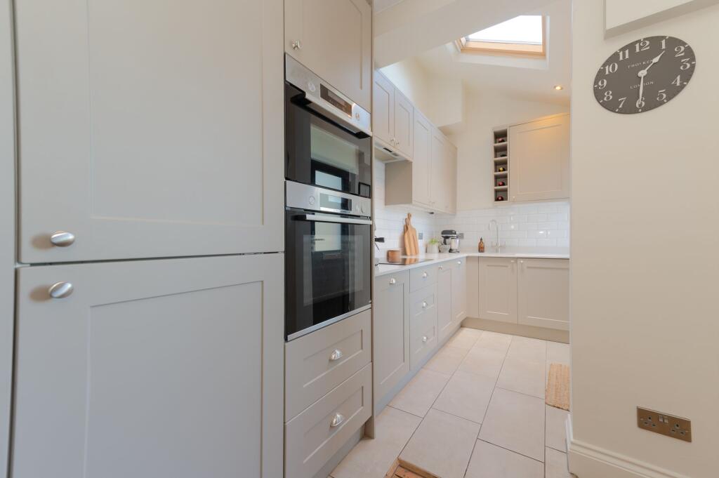 KITCHEN DINER AND LOUNGE