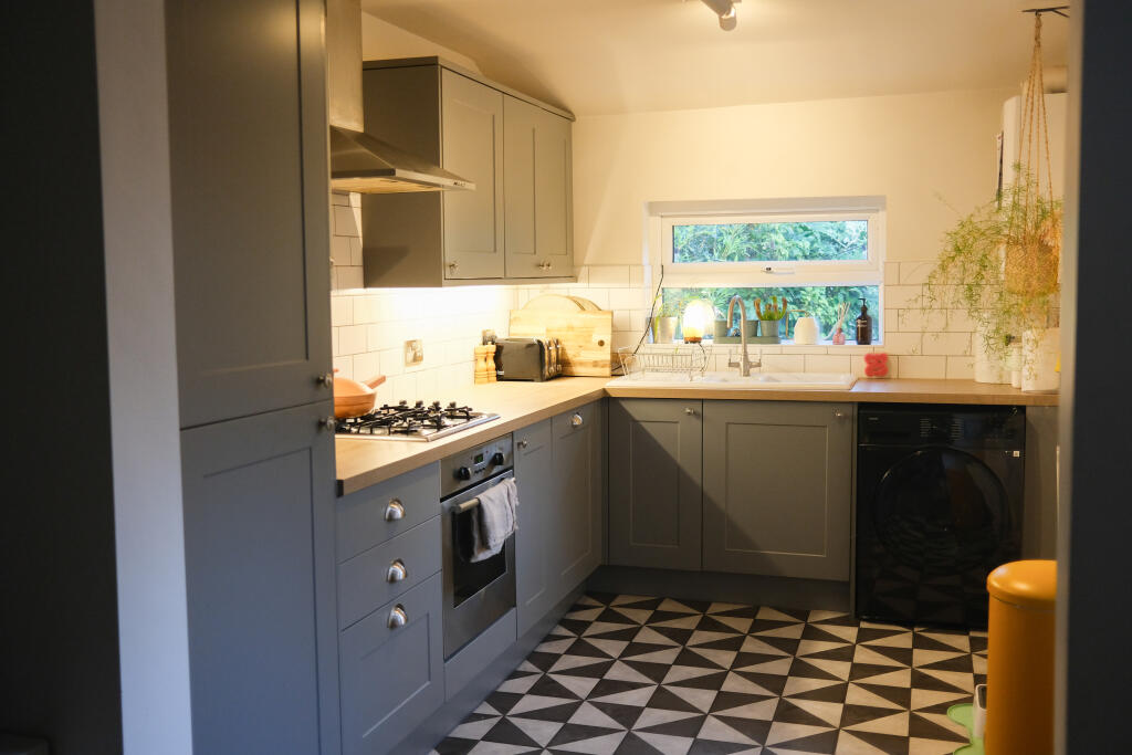 14, Ingleton Road 03/11/2025, 11:22 05 KITCHEN.jpg