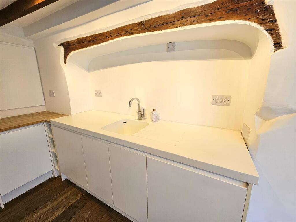 Stylish Howdens Kitchen.jpg