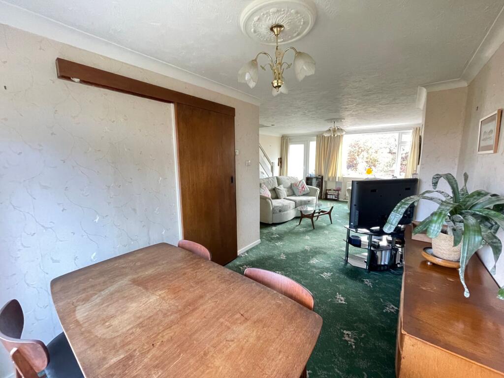 LOUNGE/DINER