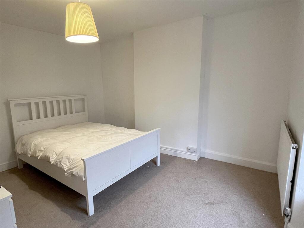 bed 1.jpg