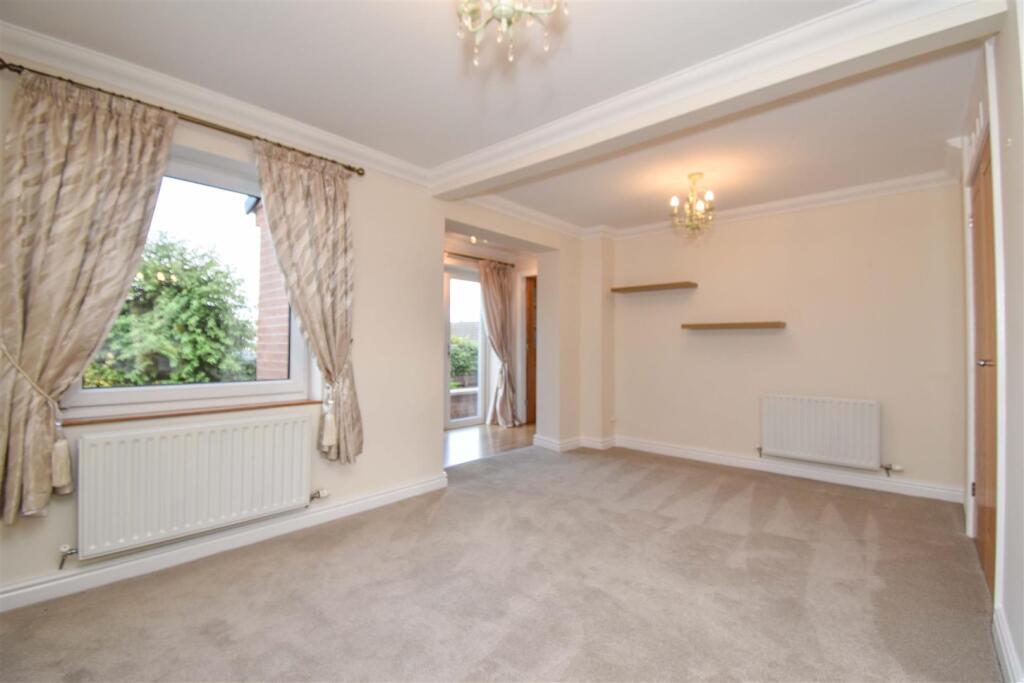 28 Cedar Close Living Room D.jpg