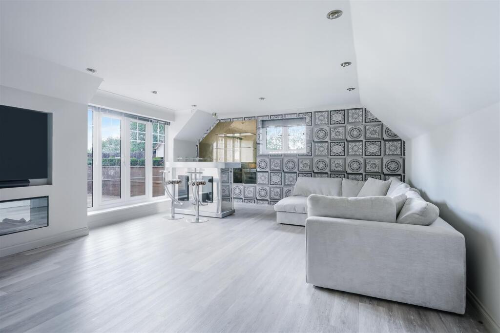 KINGSWOOD GRANGE, FLAT 24- (14).jpg